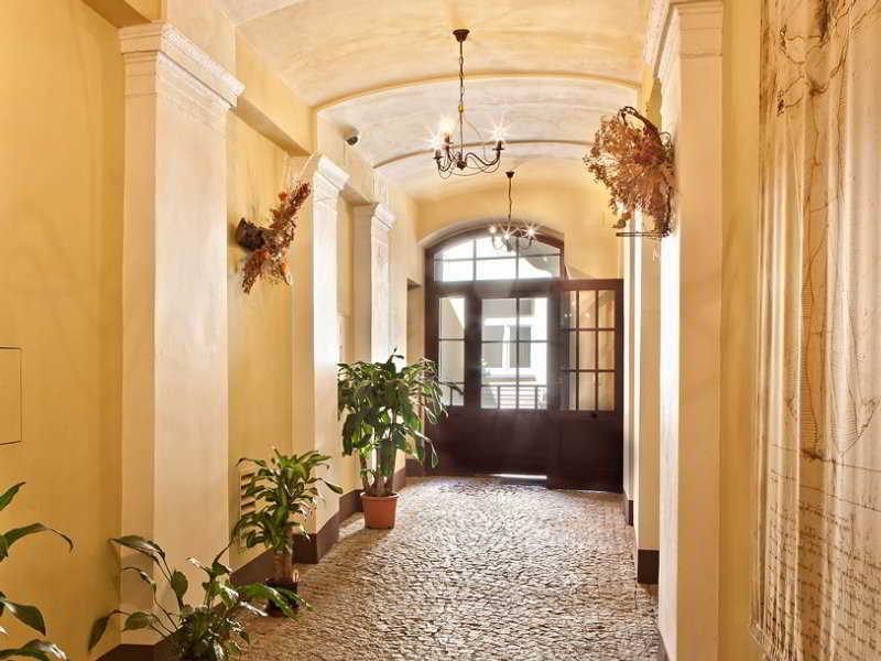Oasis Aparthotel 4*