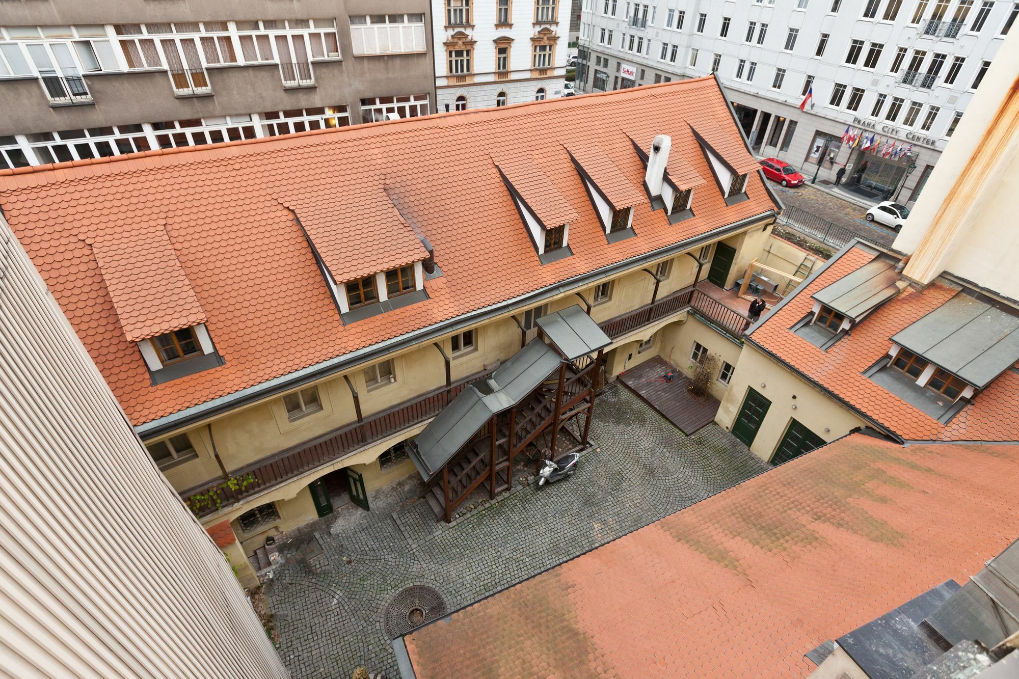 Oasis Aparthotel 4*