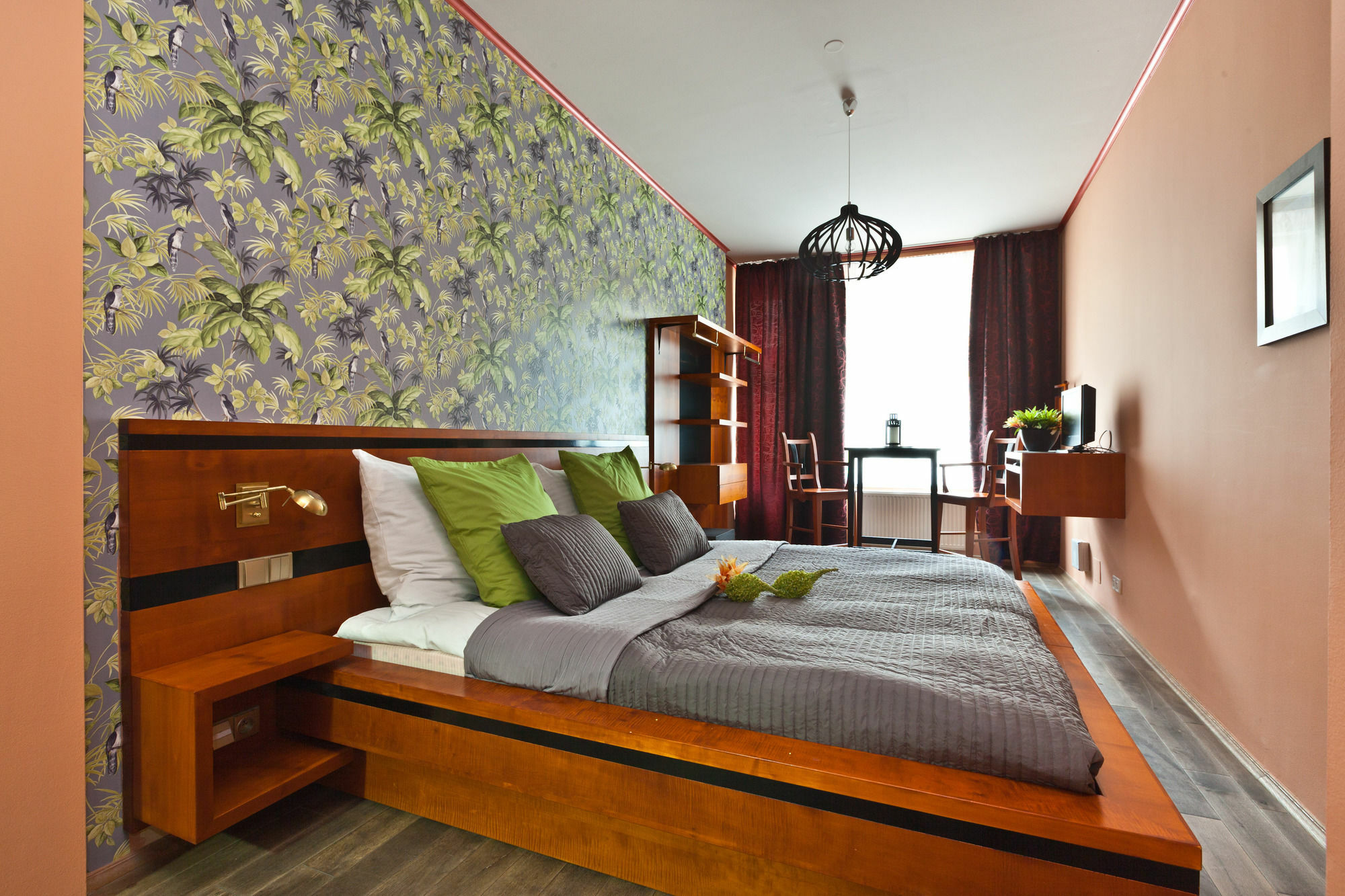 Oasis Aparthotel 4*