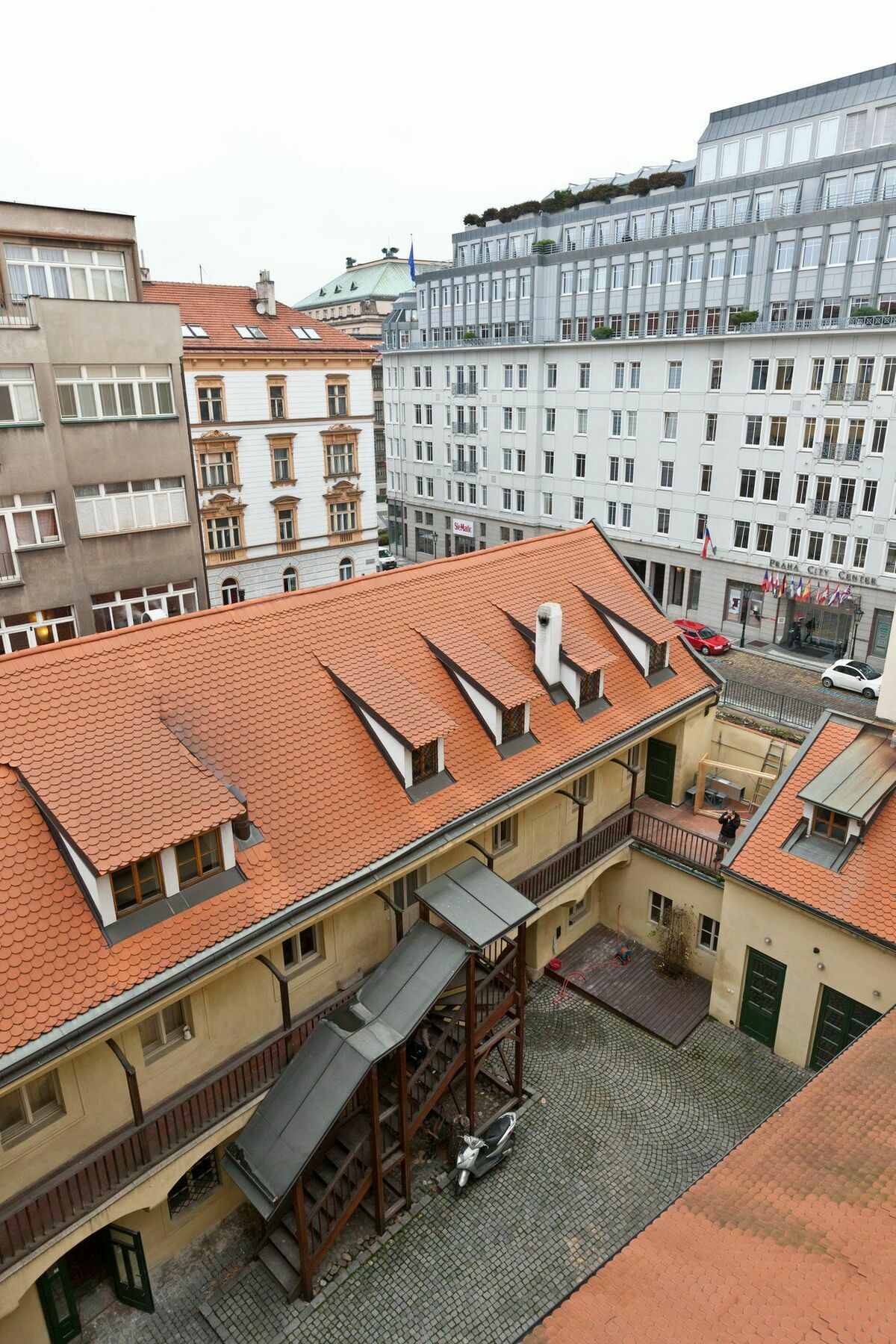 Oasis Aparthotel 4*
